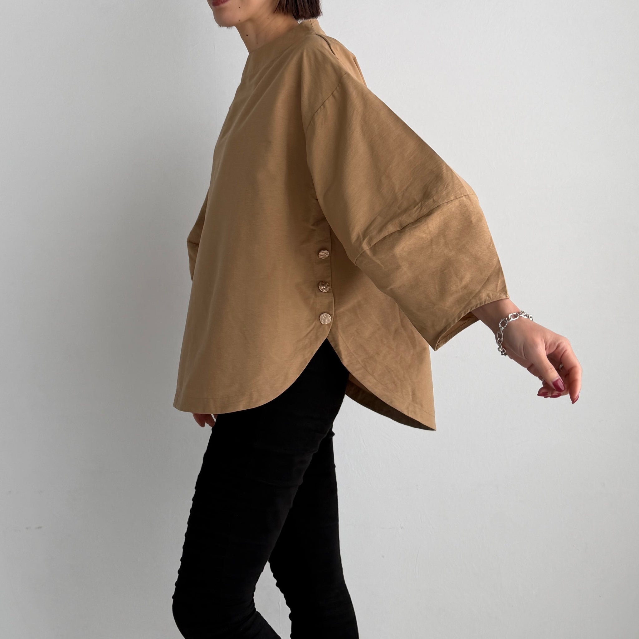 Lantern sleeve blouse