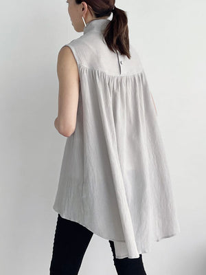 High-necked Sleeveless blouse