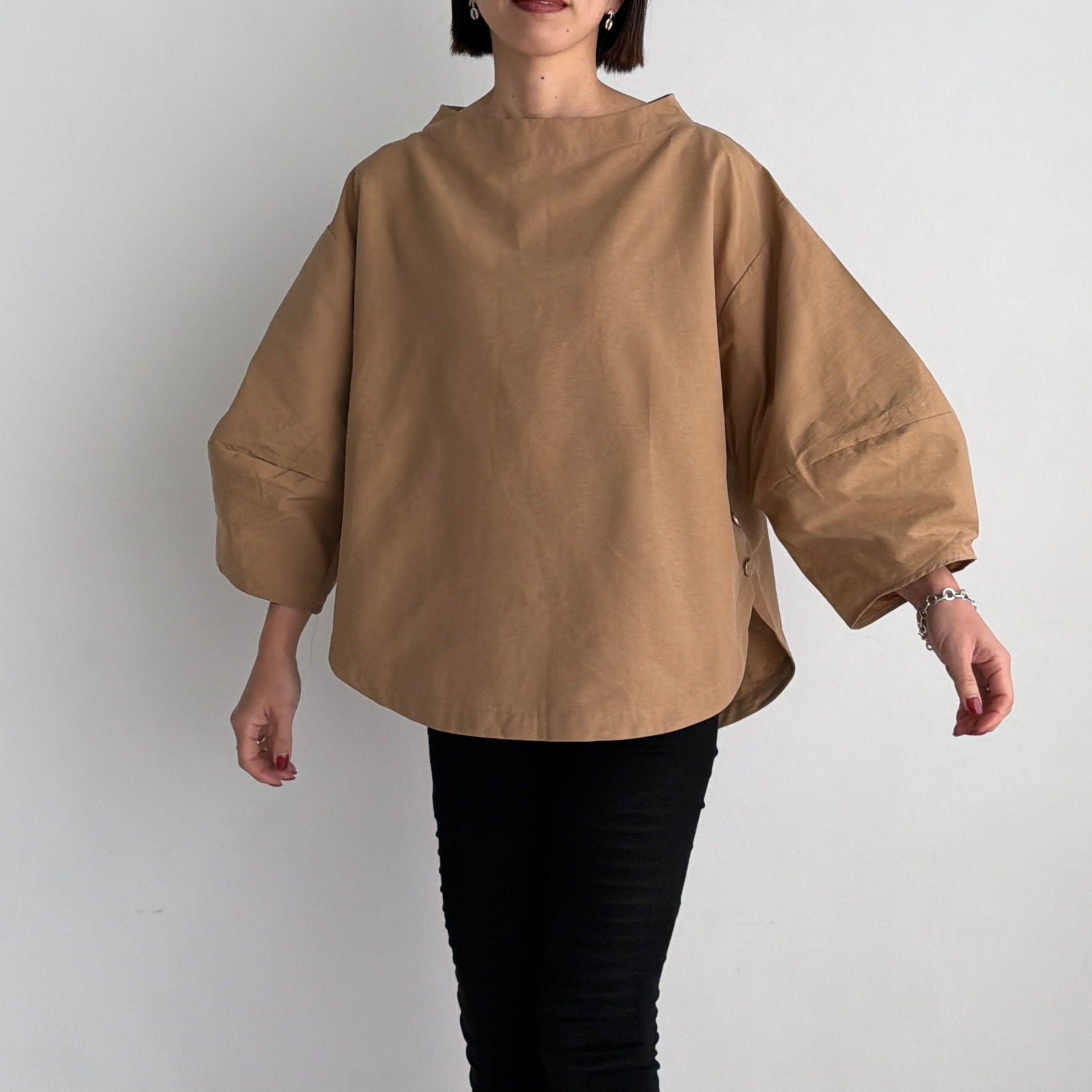 Lantern sleeve blouse