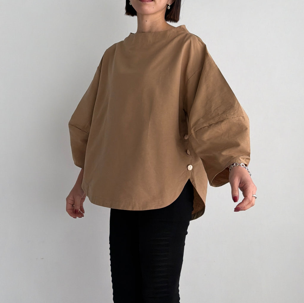Lantern sleeve blouse